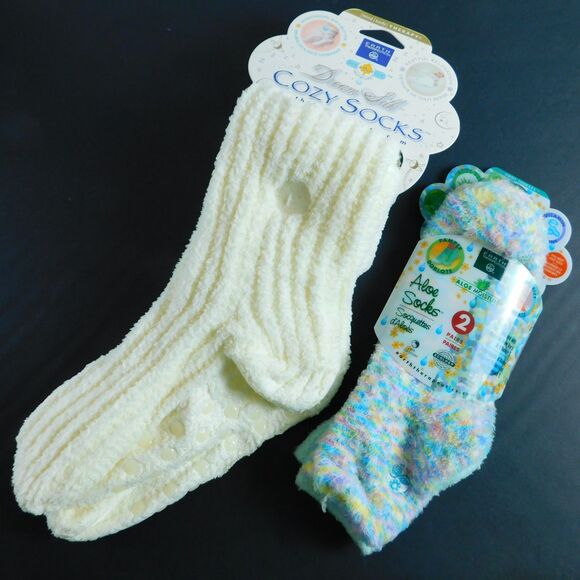 Earth Therapeutics Moisture Socks Night Aloe Shea Soft Moisturizing LOT of 3 NEW - Picture 1 of 12